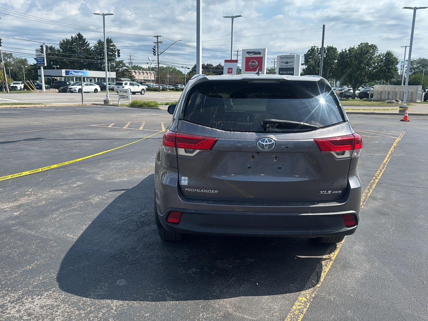 Used 2018 Predawn Gray Mica Toyota XLE image 5