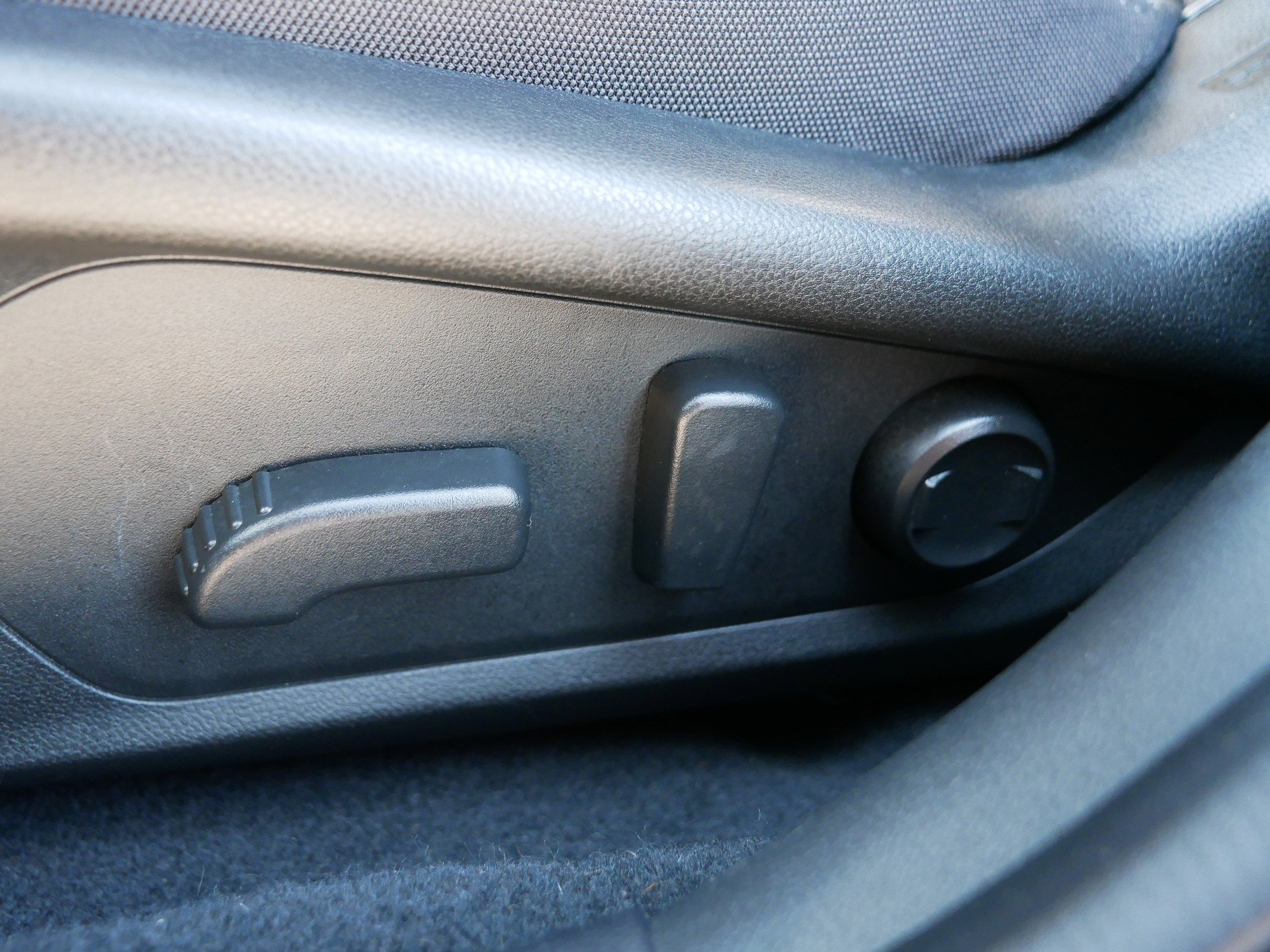 Used 2025 Magnetite Gray Metallic Subaru Premium image 20