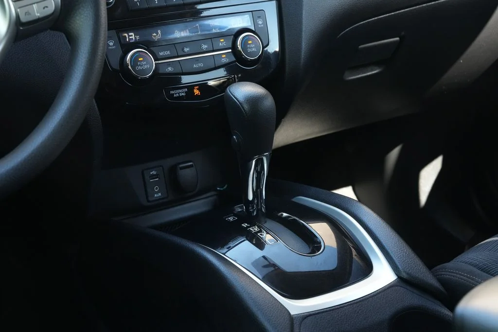 Used 2014 Black Nissan SV image 16