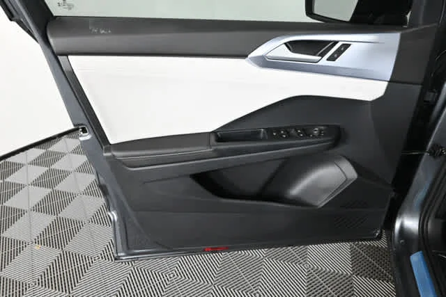 New 2026 Platinum Gray Metallic Volkswagen SE image 17