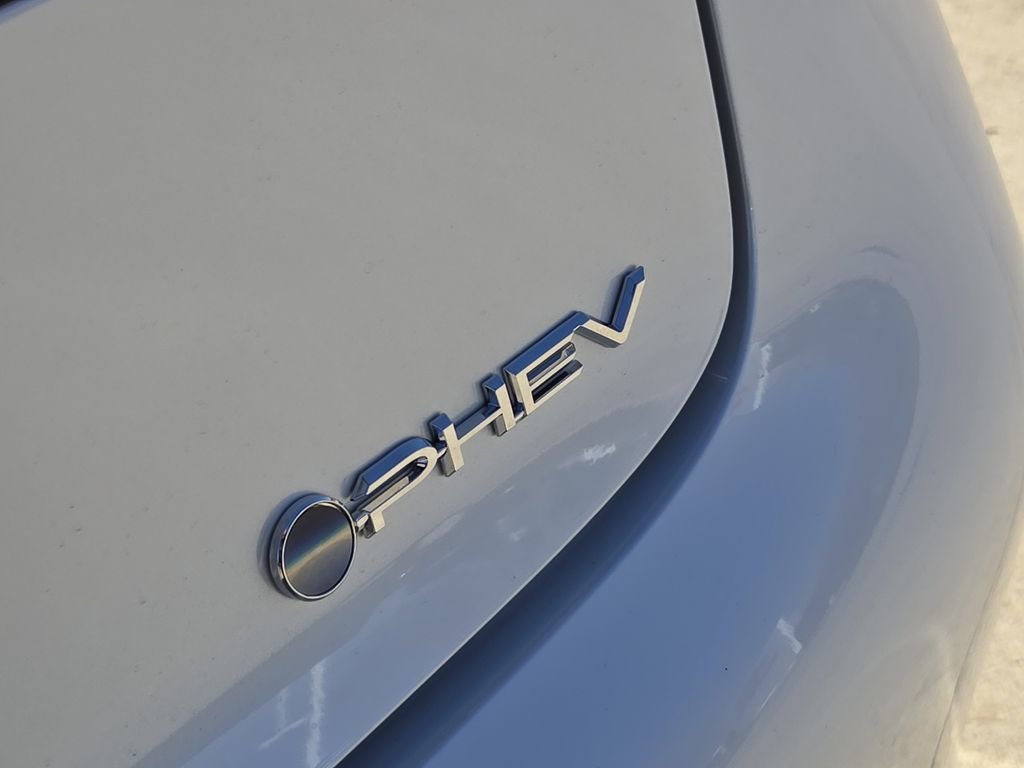 2026 Toyota Prius Plug-in Hybrid SE - Photo 12