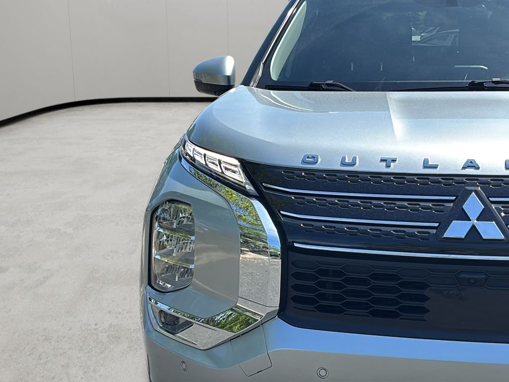 Used 2022 Silver Mitsubishi SEL image 46