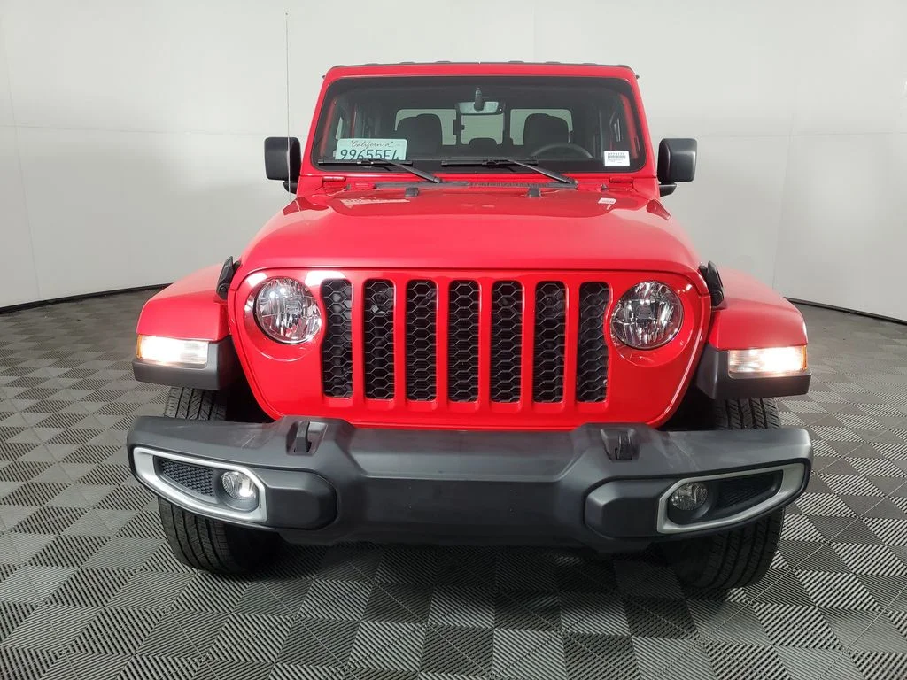 Used 2023 Red Jeep Sport S image 9