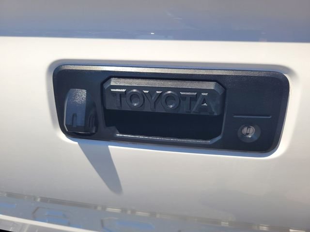 Used 2018 White Toyota SR image 10