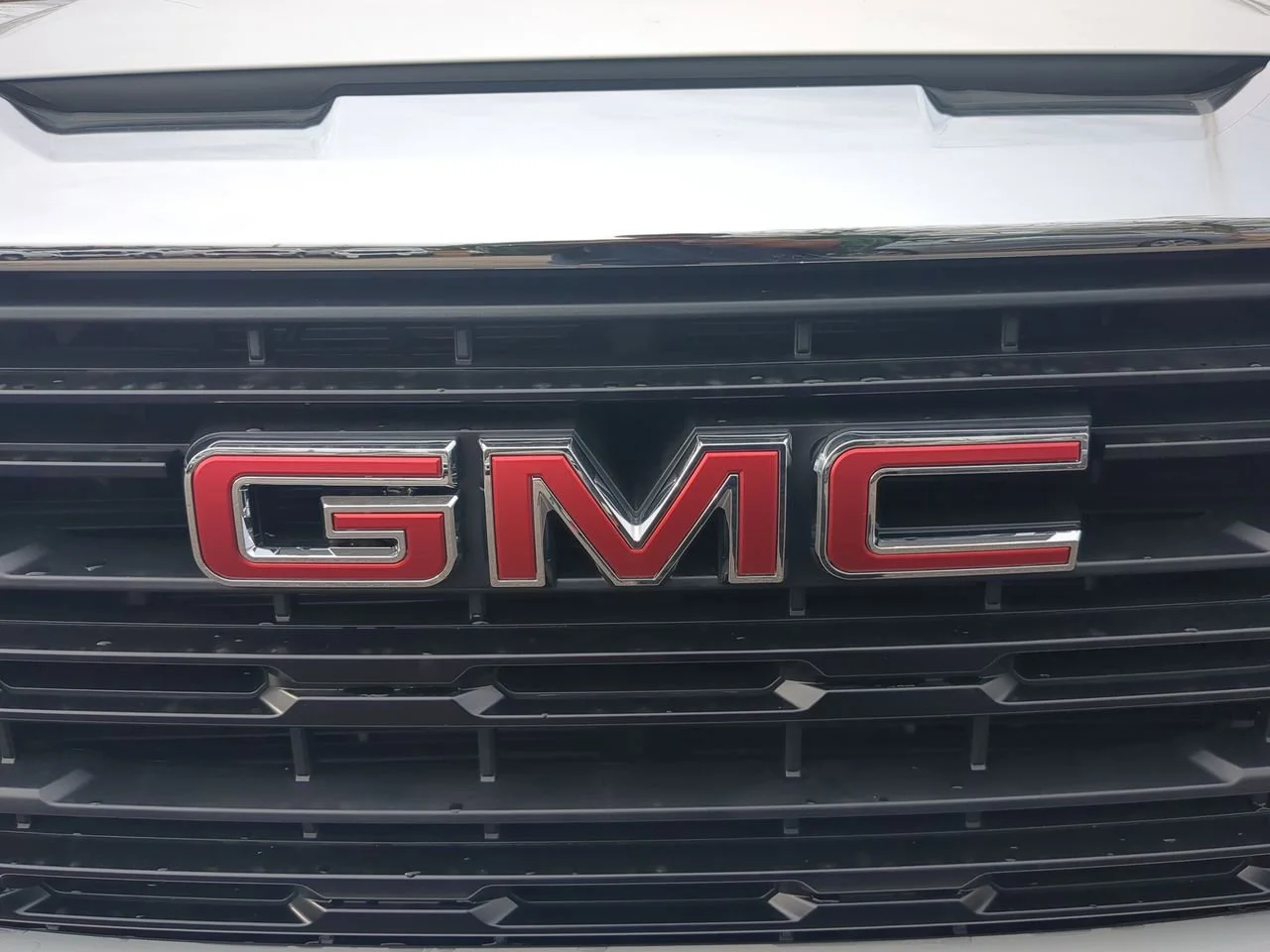 New 2026 Summit White GMC Pro image 29
