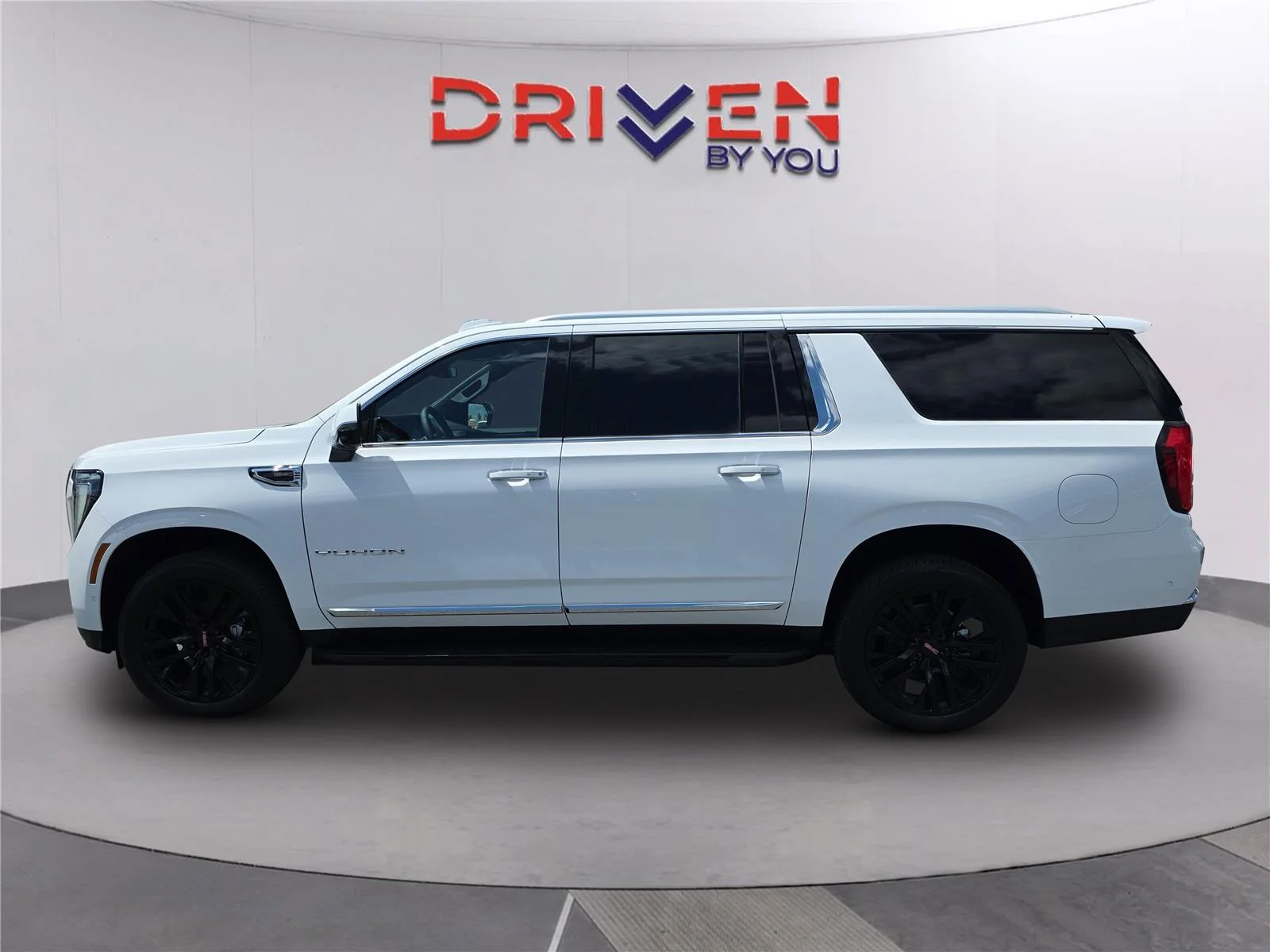New 2026 Summit White GMC Elevation image 7