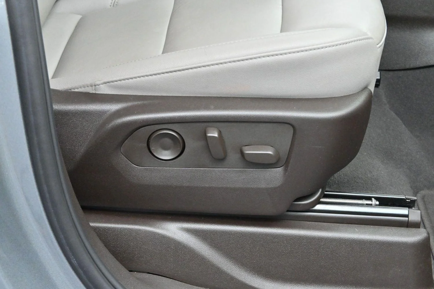 Used 2024 Sterling Gray Metallic Chevrolet Z71 image 35
