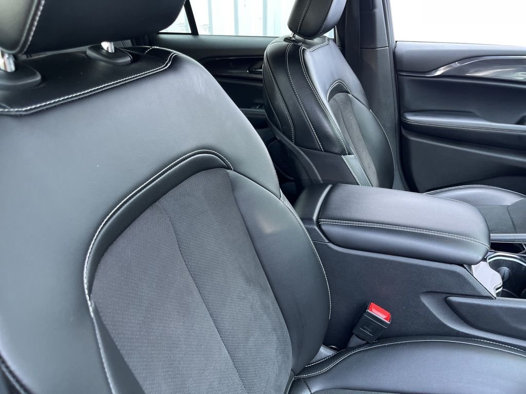 Used 2023 Silver Jeep Altitude X image 40