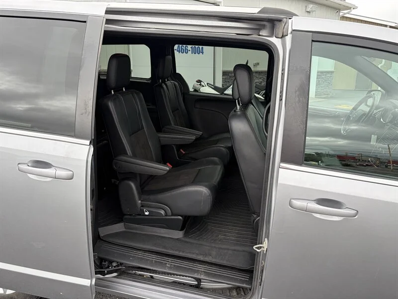 Used 2019 Grey Dodge SXT 35th Anniversary Edition image 17