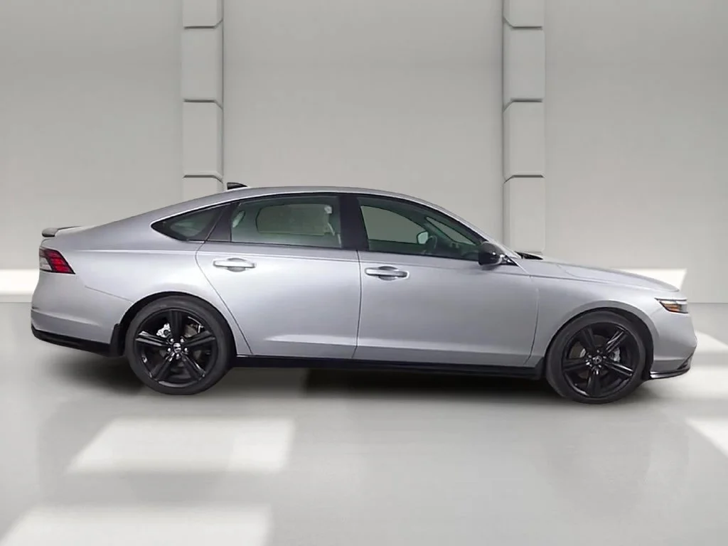 Used 2025 Solar Silver Metallic Honda Sport-L image 37