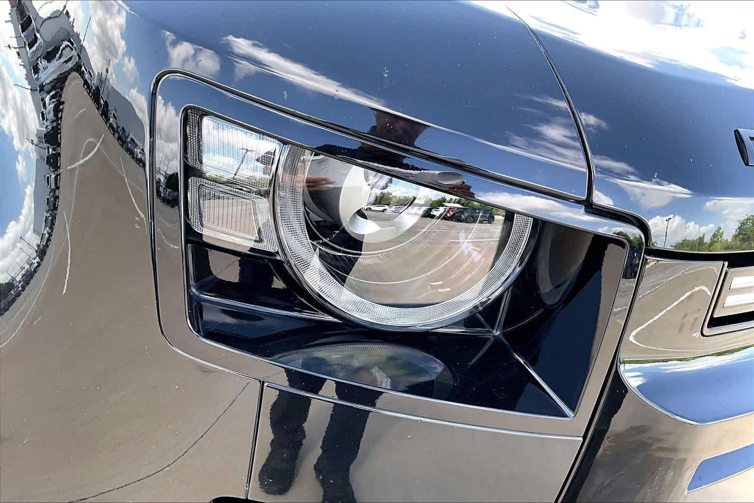 Used 2022 Santorini Black Metallic Land Rover X-Dynamic SE image 28