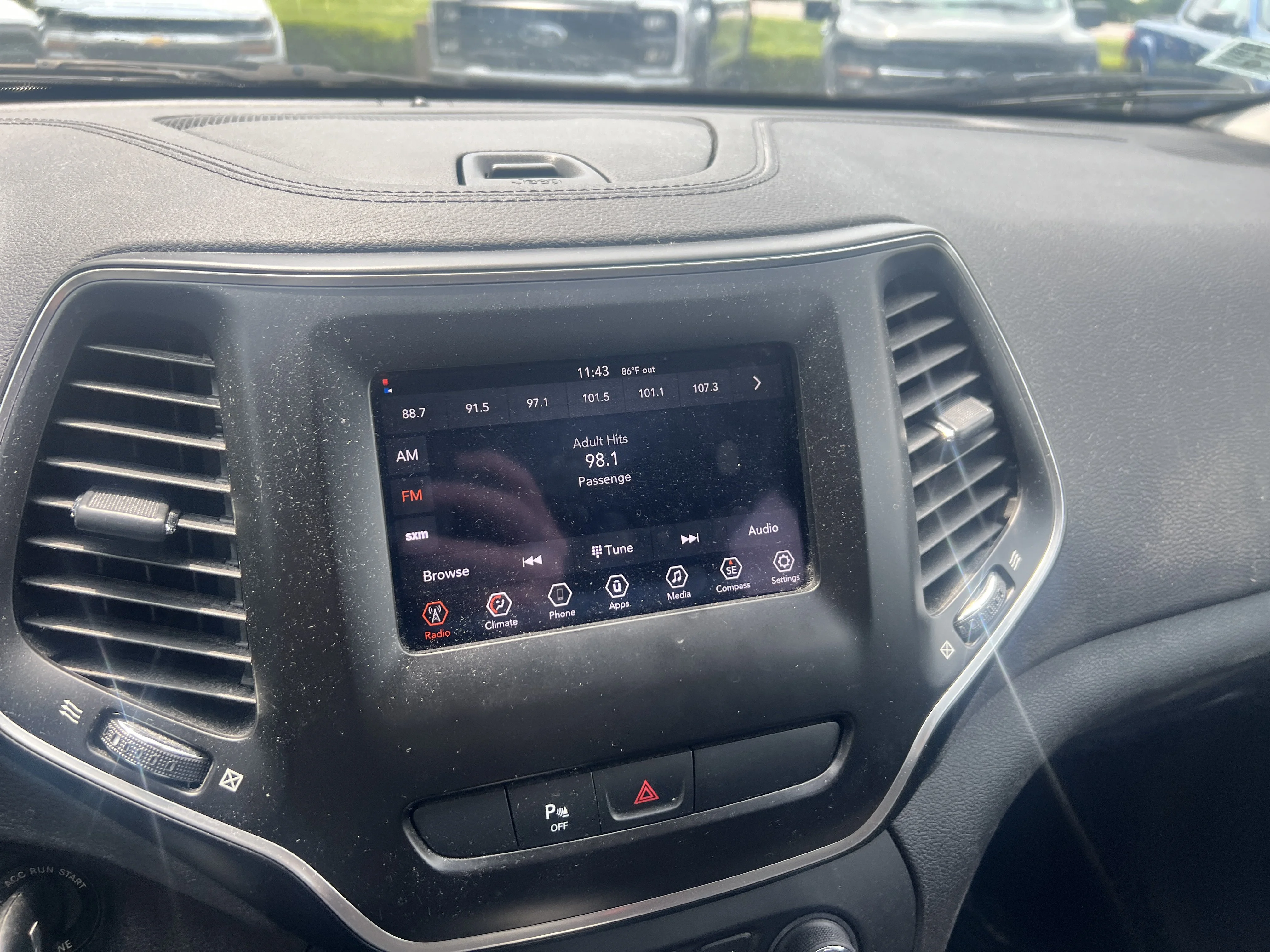 Used 2019 Blue Shade Pearlcoat Jeep Latitude image 11