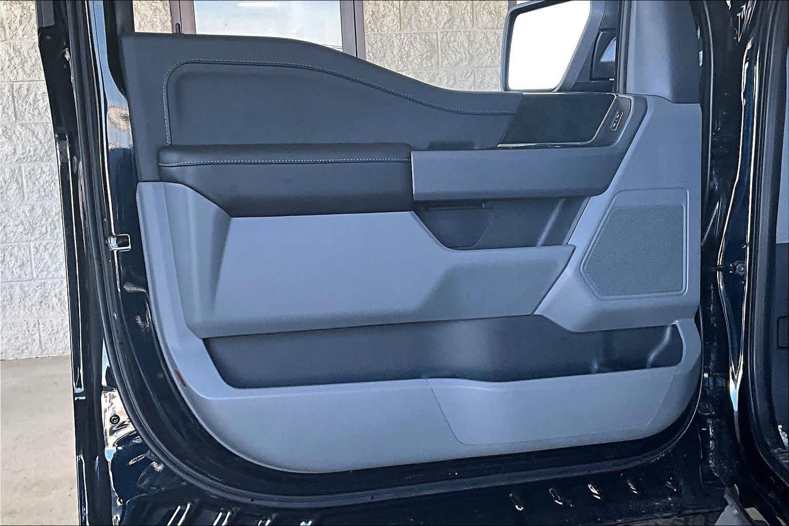 New 2025 Antimatter Blue Metallic Ford XLT image 10