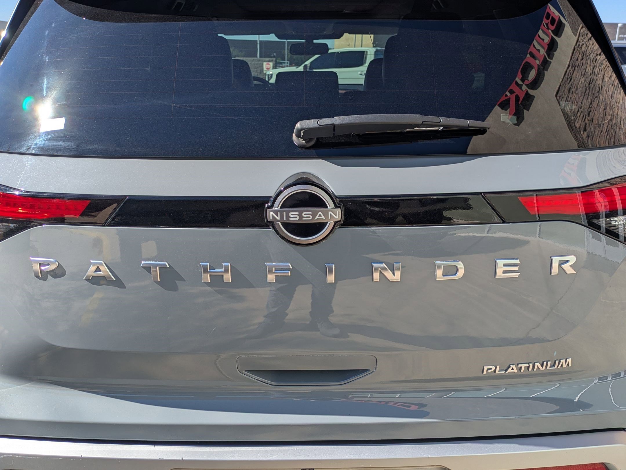 Used 2022 Gray Nissan Platinum 2WD image 27