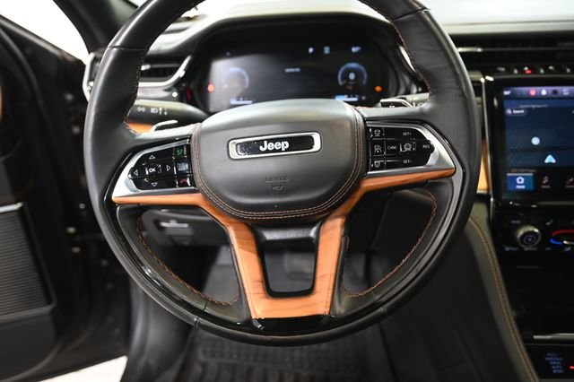 Used 2024 Gray Jeep Summit image 4