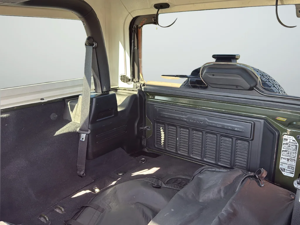 Used 2021 Green Jeep Sport S image 33