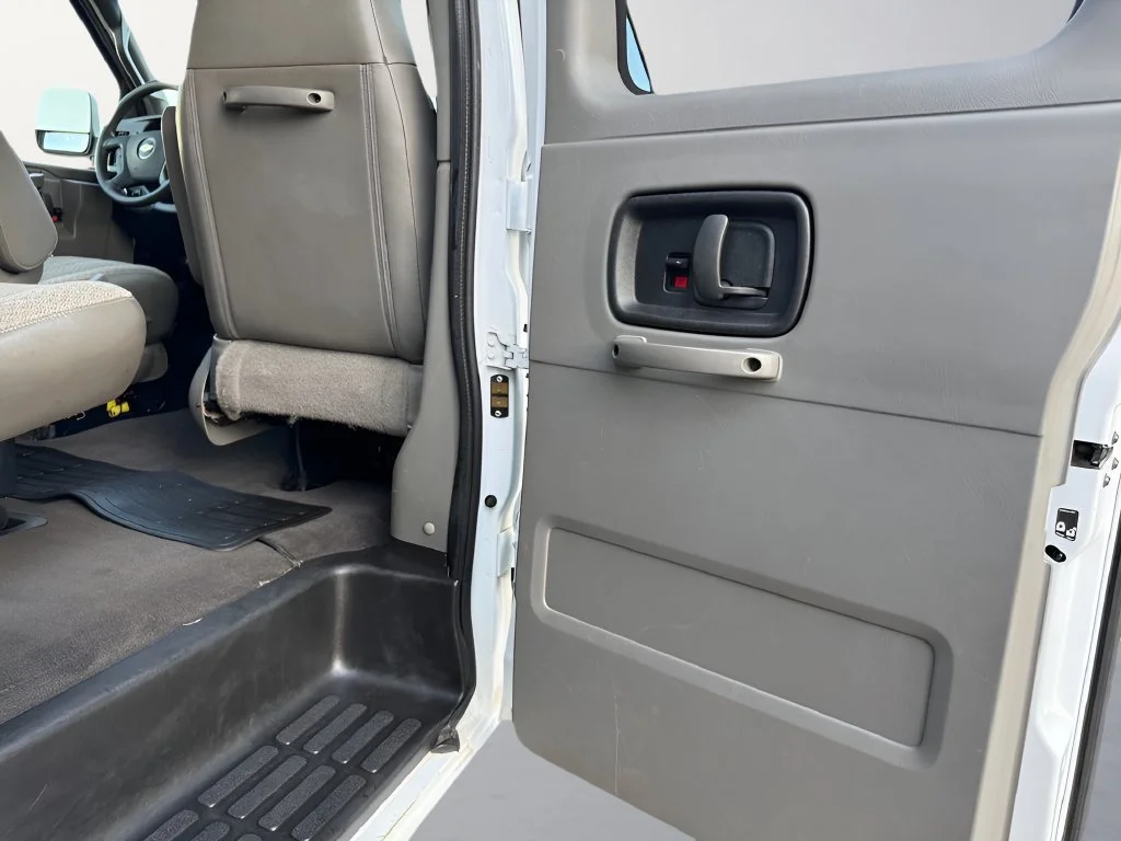 Used 2021 Summit White Chevrolet WT image 11