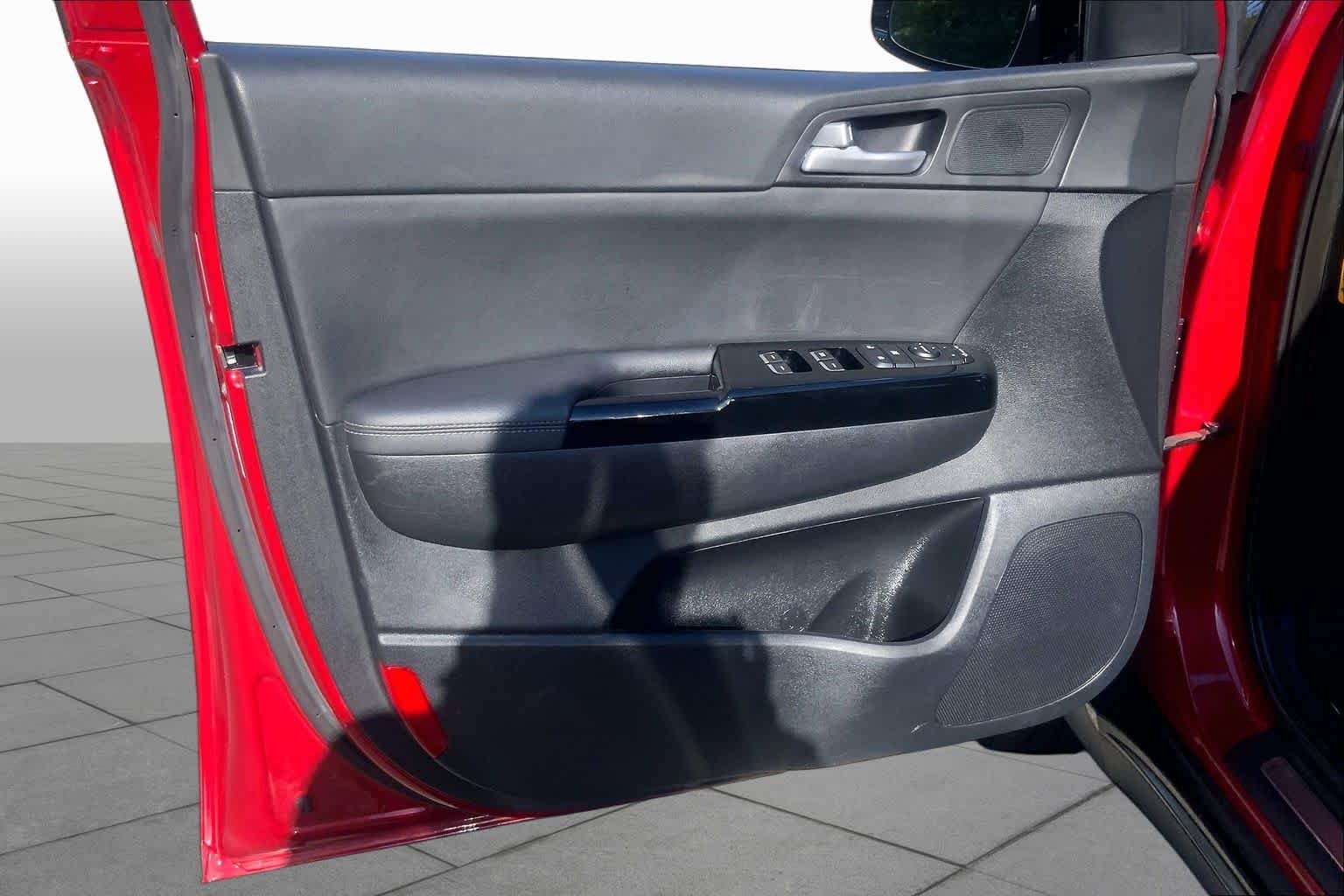 Used 2022 Hyper Red Kia Nightfall image 21