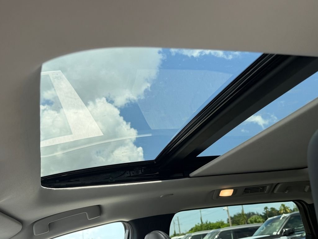 New 2027 RADIANT WHITE INFINITI Luxe FWD image 20