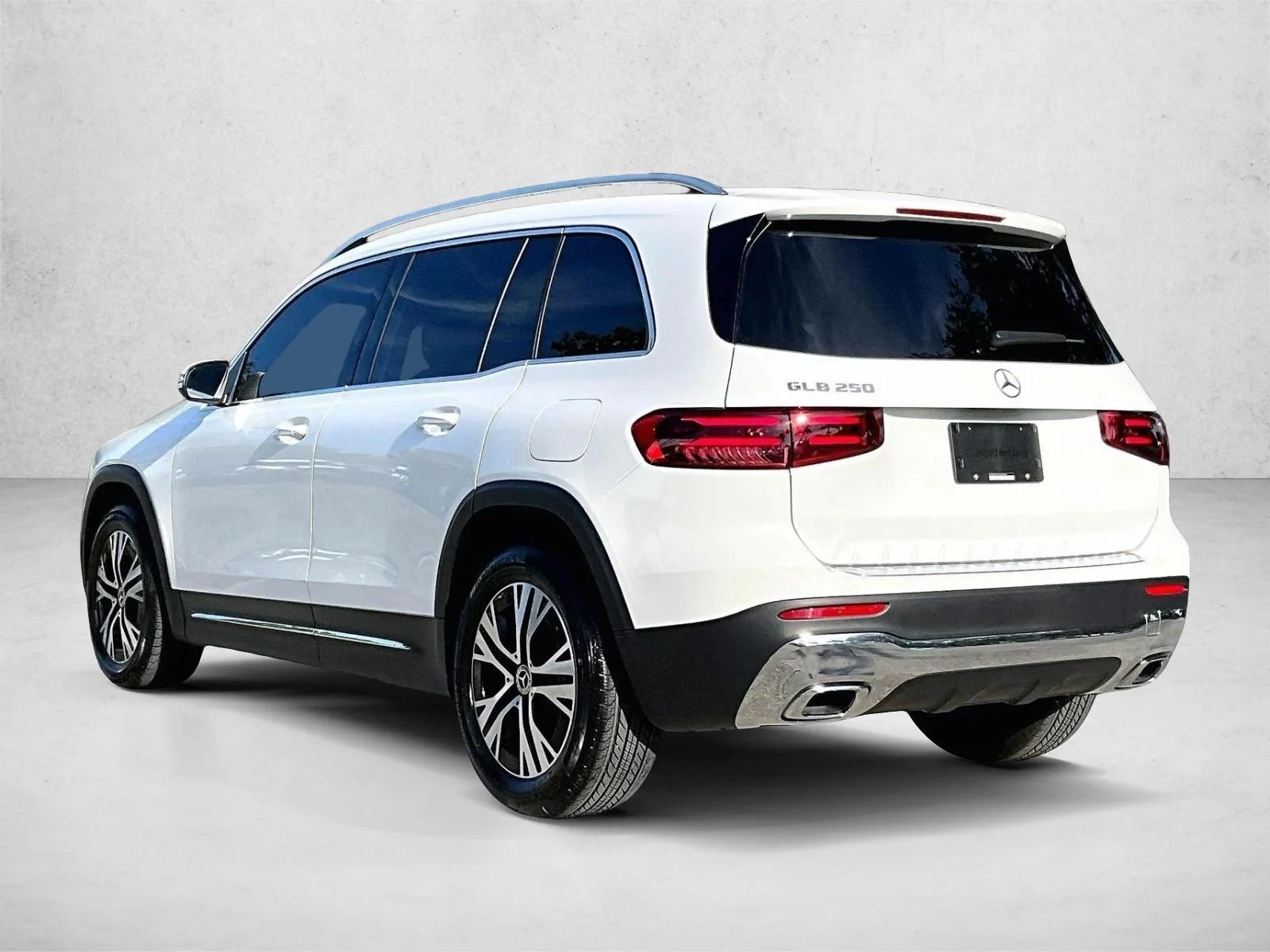 Used 2026 Polar White Mercedes-Benz GLB 250 image 13