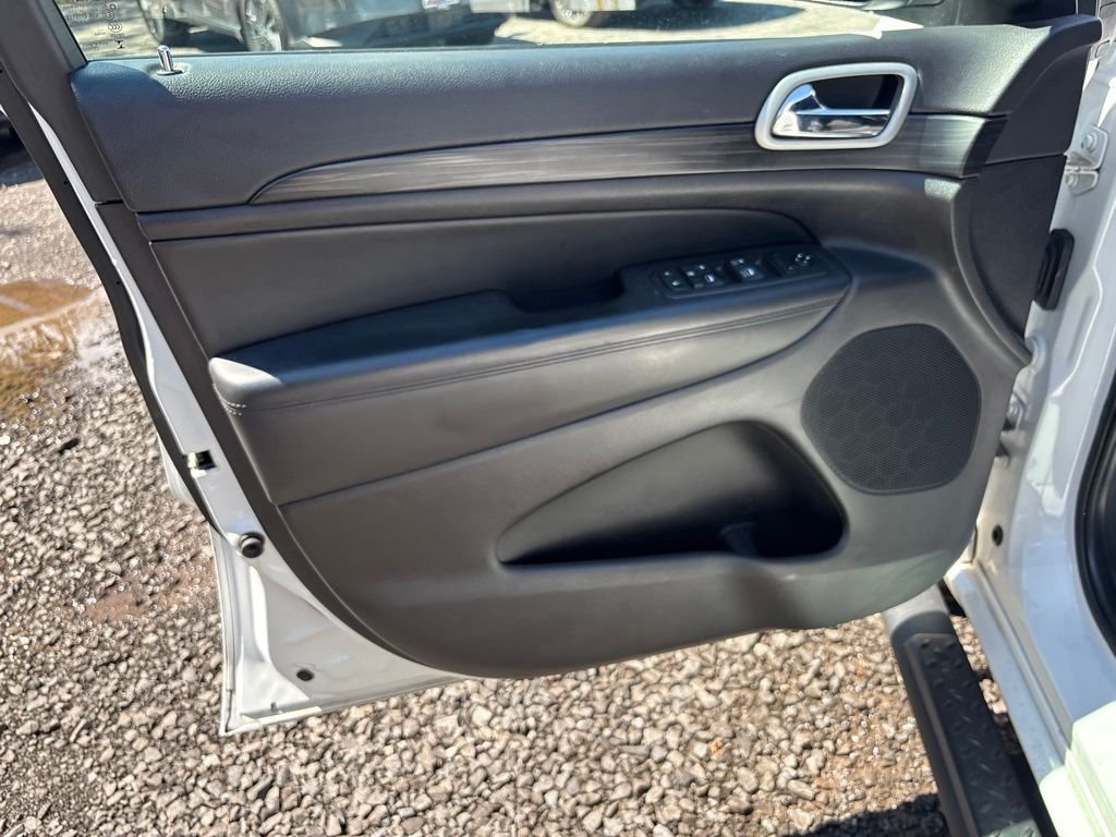 Used 2021 White Jeep Laredo X image 19