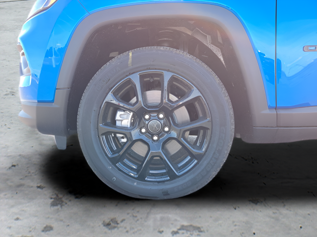 New 2026 Hydro Blue Pearl-Coat Exterior Paint Jeep Latitude image 23