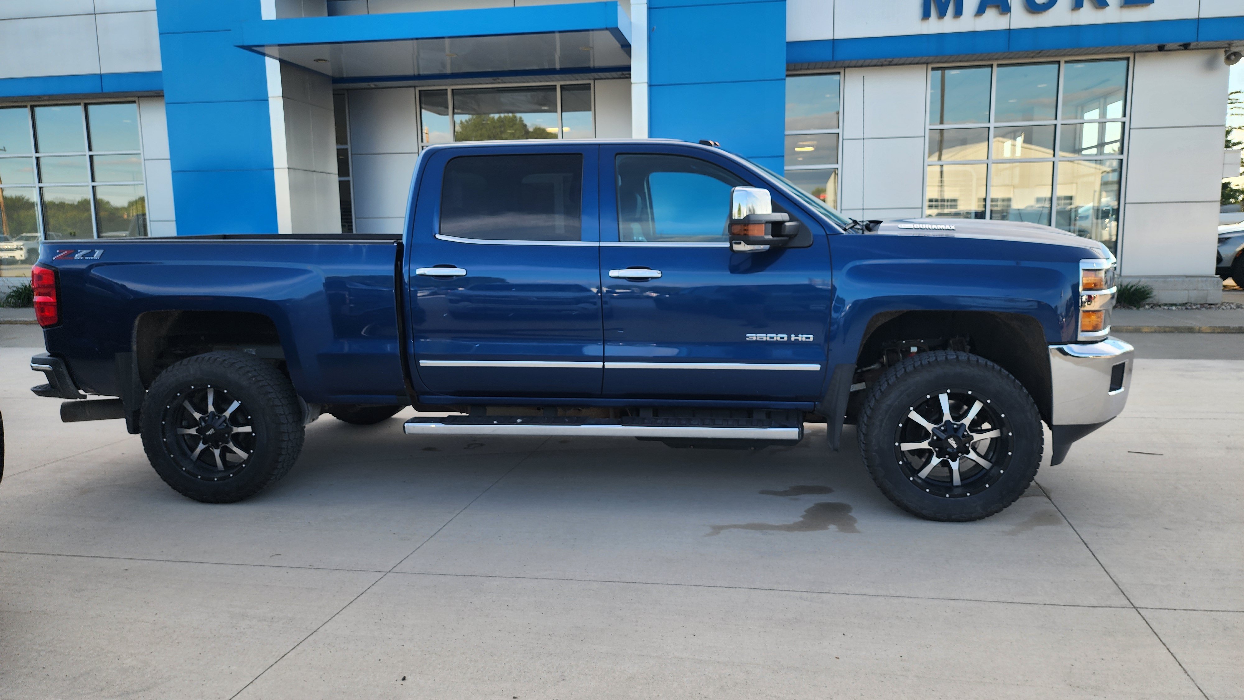 Certified Used 2019 DEEP OCEAN BLUE METALLIC Chevrolet LTZ image 4