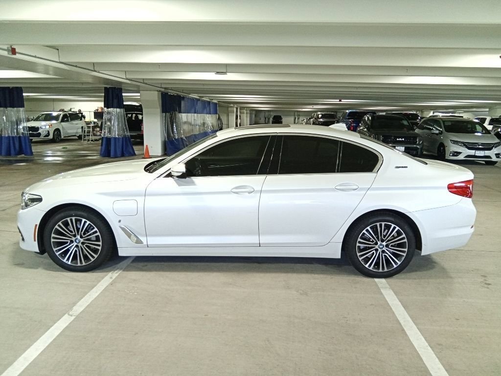 Used 2019 Mineral White Metallic BMW 530e xDrive iPerformance image 8