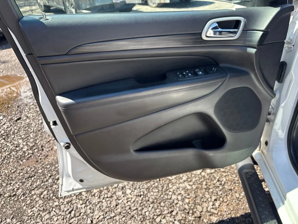 Used 2021 White Jeep Laredo X image 19