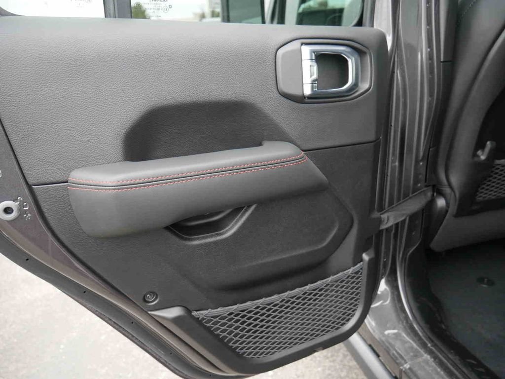 New 2026 Granite Crystal Metallic Clearcoat Jeep Rubicon image 15