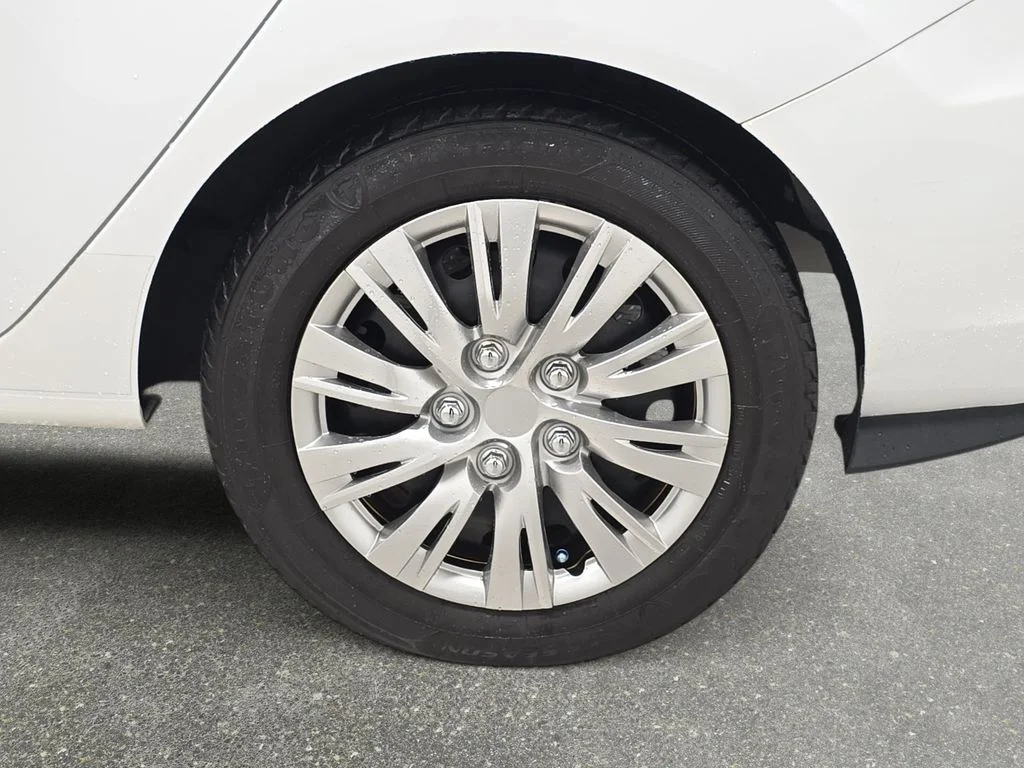 Used 2013 Oxford White Ford SE image 29