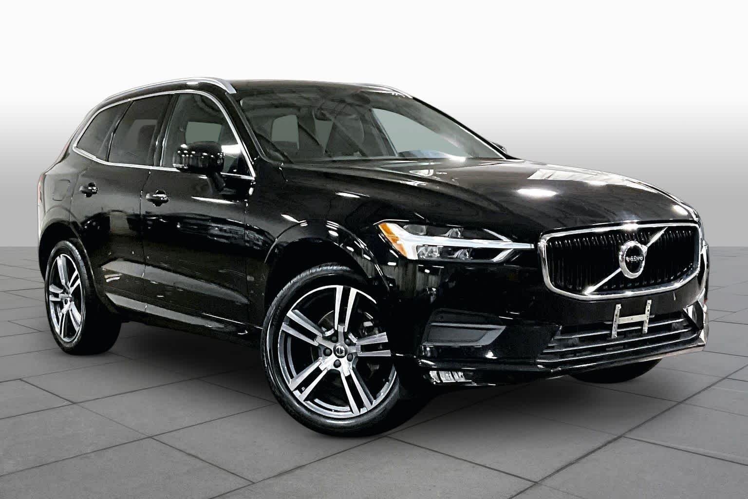Used 2021 Onyx Black Metallic Volvo Momentum image 3