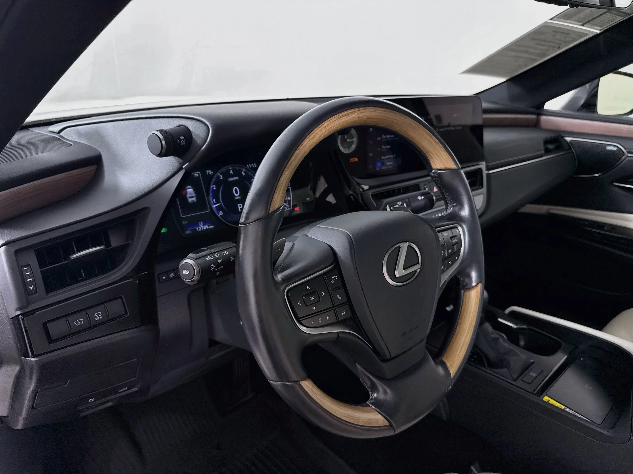 Certified Used 2025 Eminent White Pearl Lexus 350 Ultra Luxury image 9