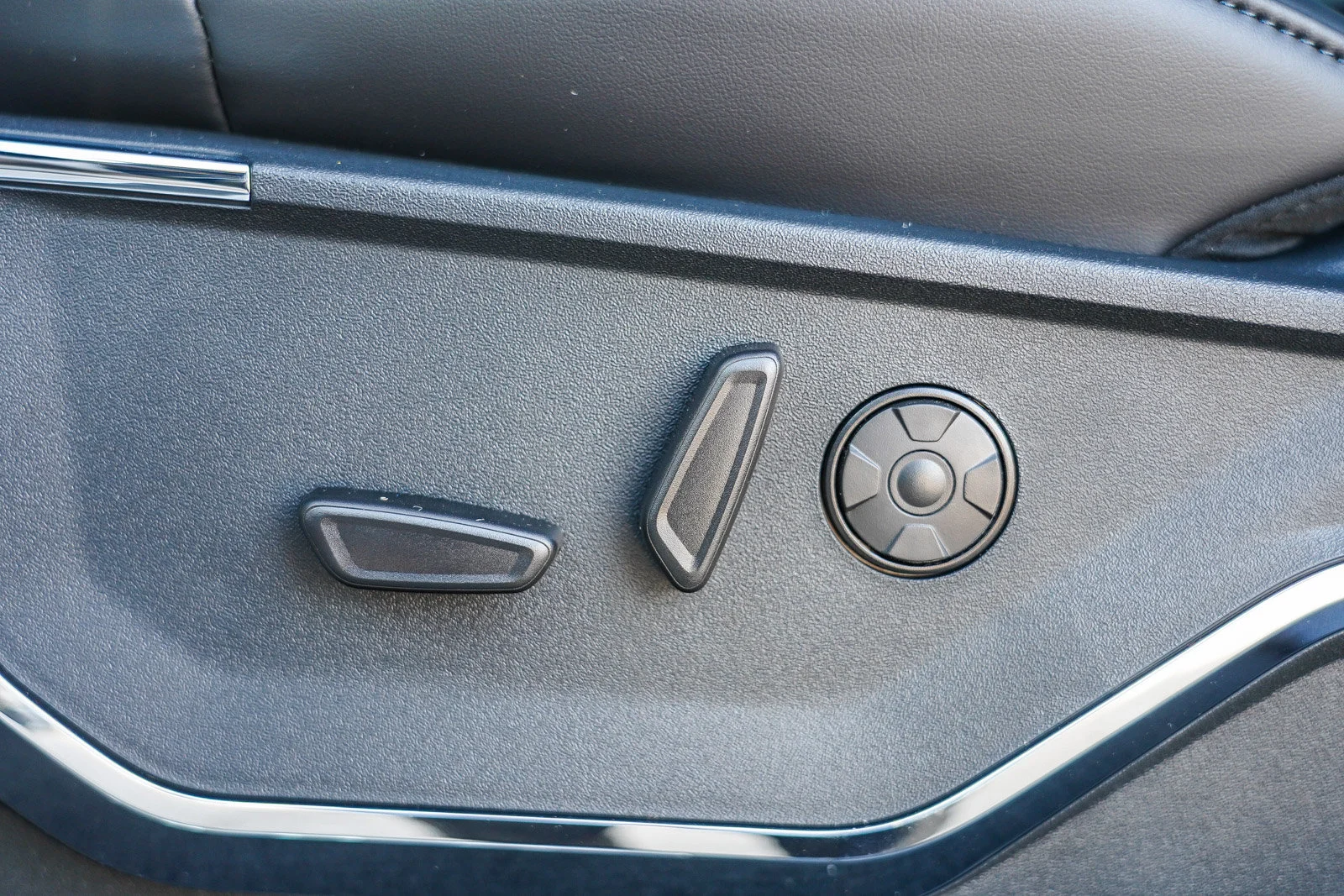 New 2026 Avalanche Ford F-350® Platinum® image 25