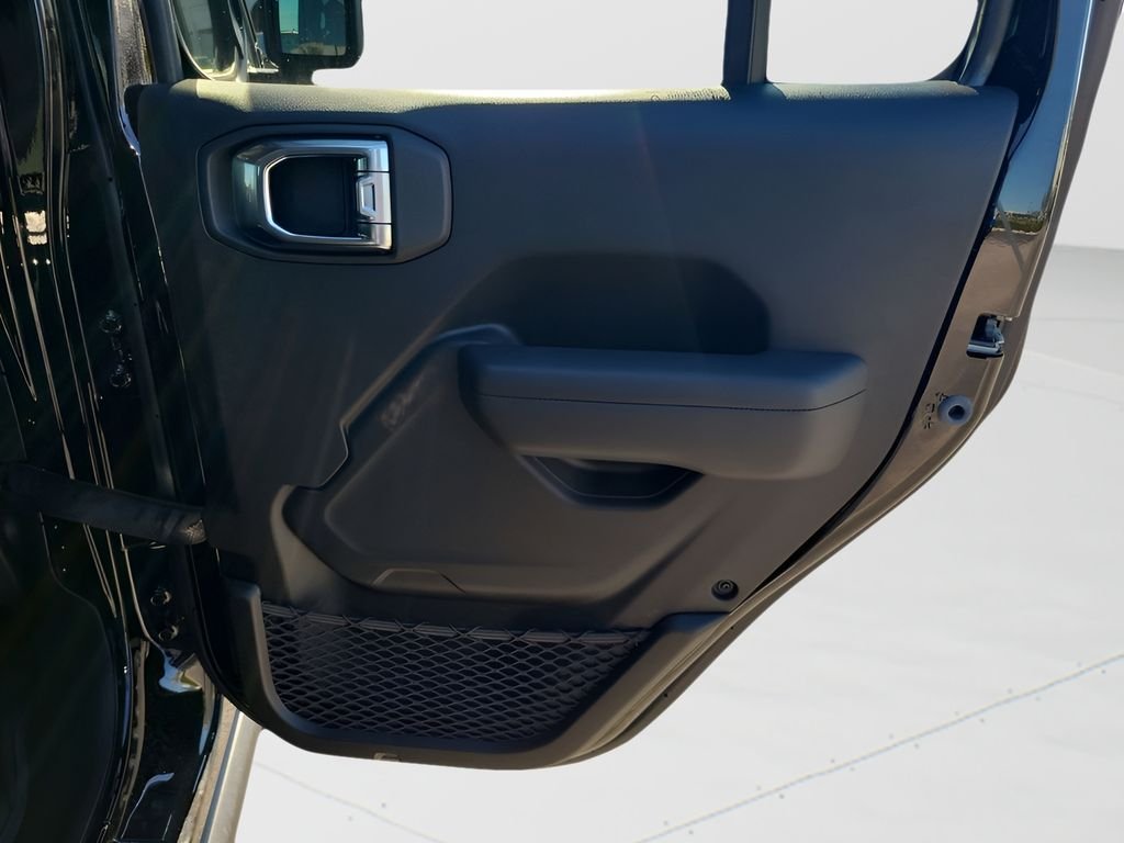 New 2026 Black Clear-Coat Exterior Paint Jeep Rubicon image 43