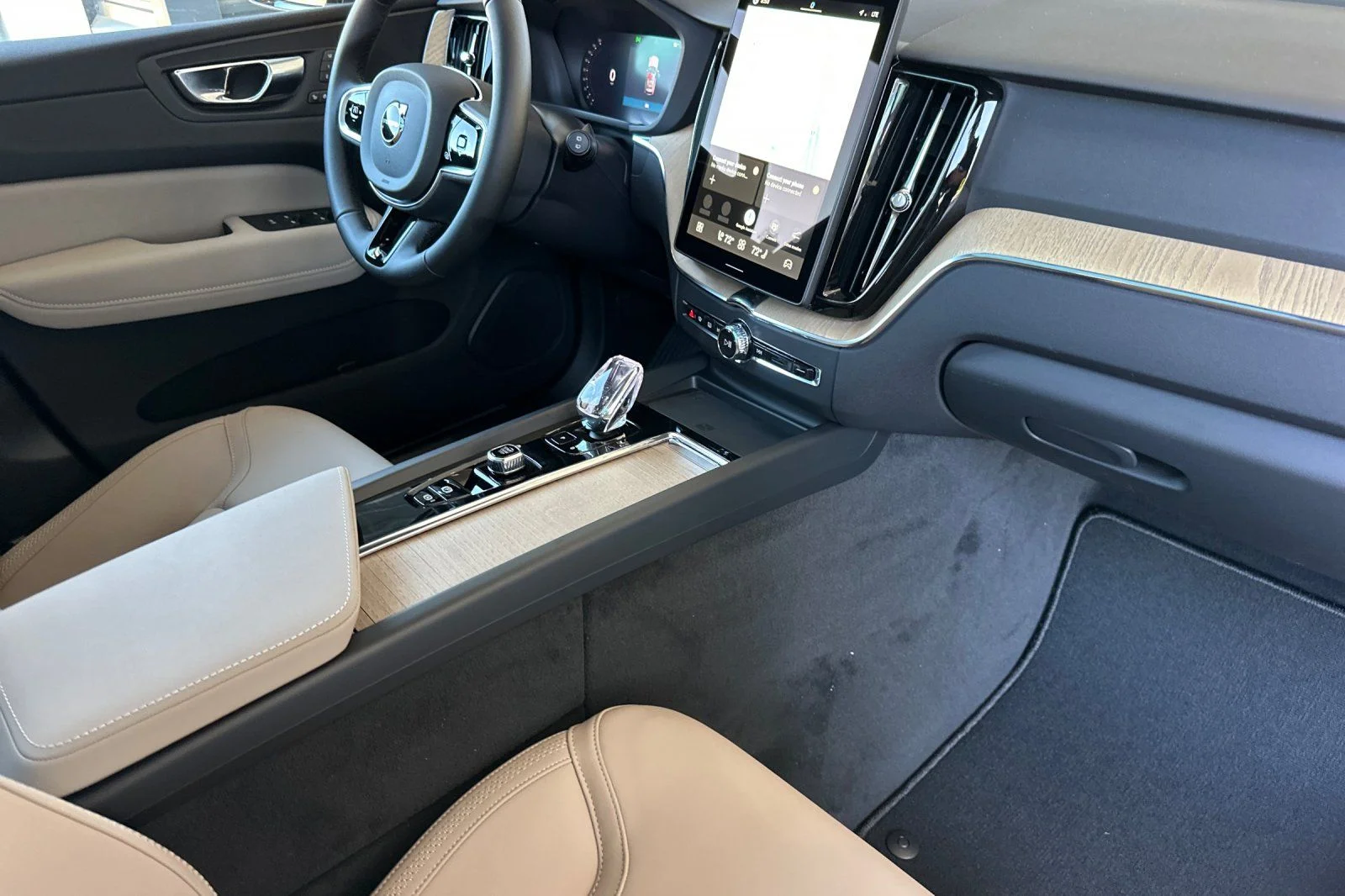 New 2026 Crystal White Volvo Plus image 15