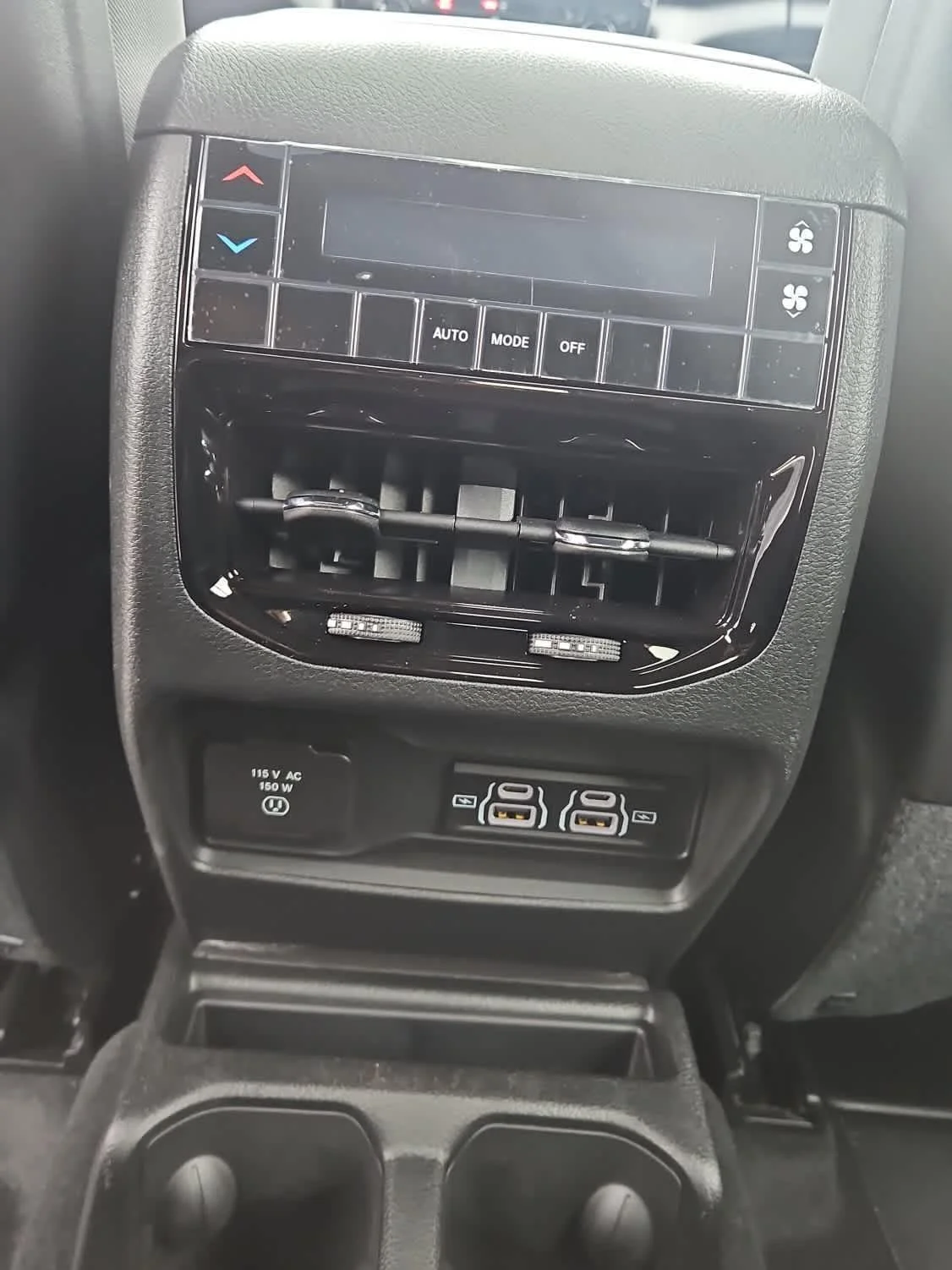 New 2026 Silver Zynith Jeep Laredo X image 18