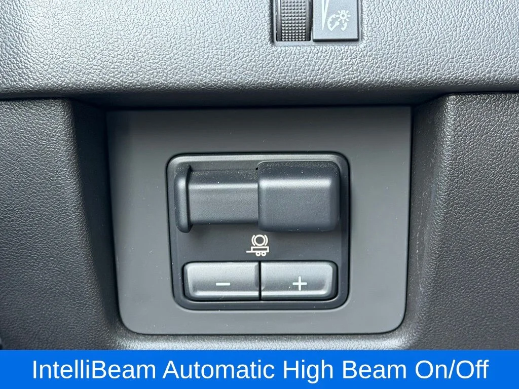 Used 2024 Gray Chevrolet Z71 image 34
