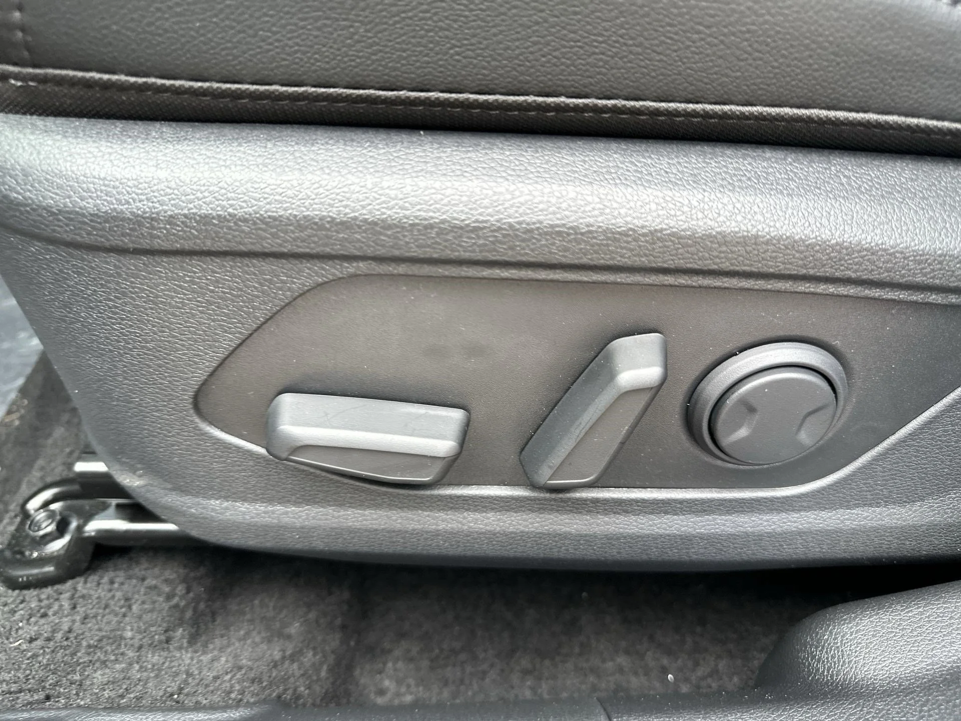 New 2026 Gravity Gray Kia EX image 16