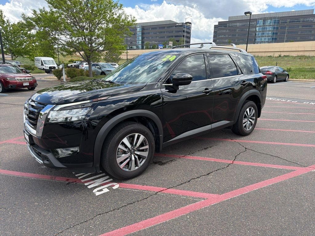 2024 Nissan Pathfinder SL 4WD's photo