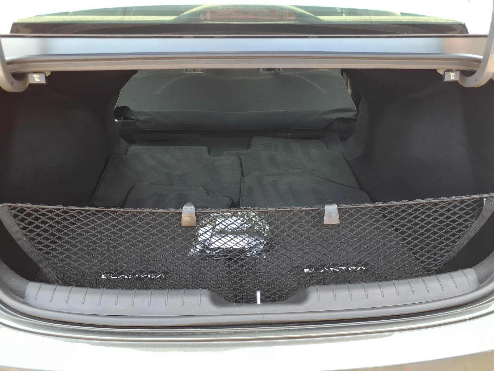 Certified Used 2025 Amazon Gray Hyundai SE image 32