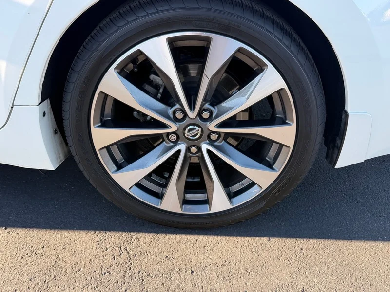 Used 2019 Pearl White Trico Nissan Platinum image 33