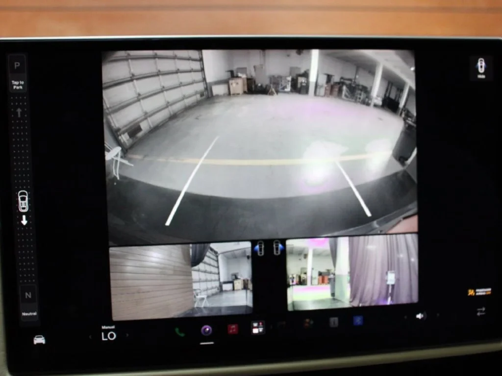 Used 2022  Tesla Base image 28