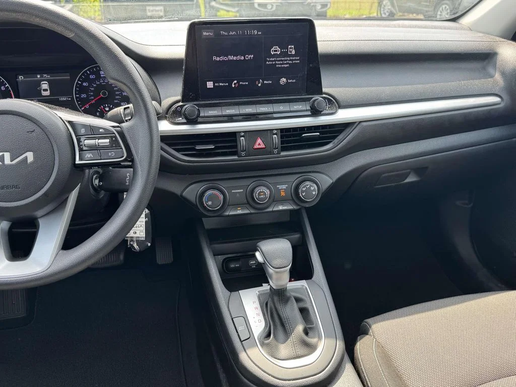 Used 2024 White Kia LXS image 3