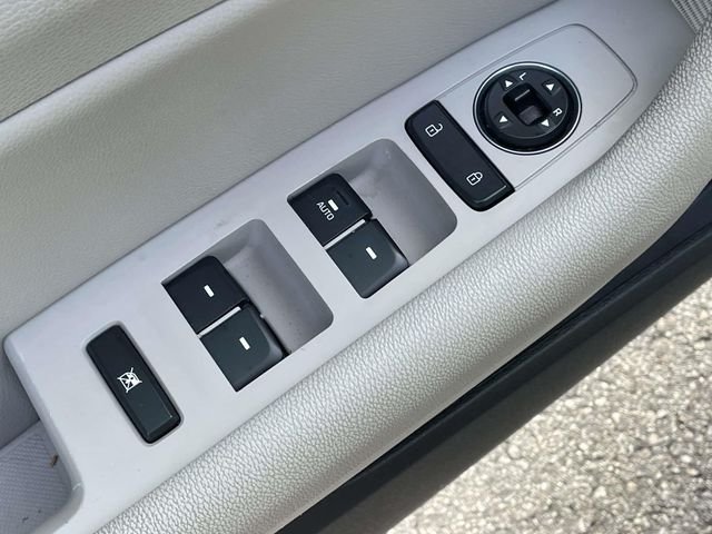 Used 2017 Silver Hyundai Sport image 19