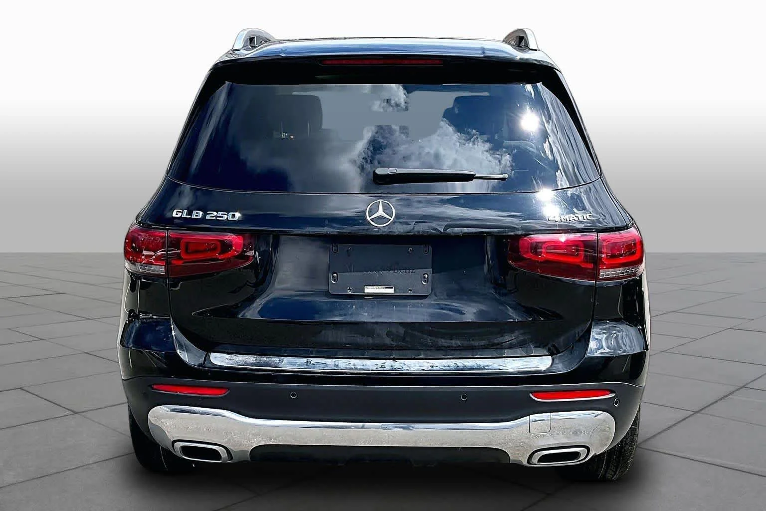 Used 2023 Night Black Mercedes-Benz GLB 250 image 5