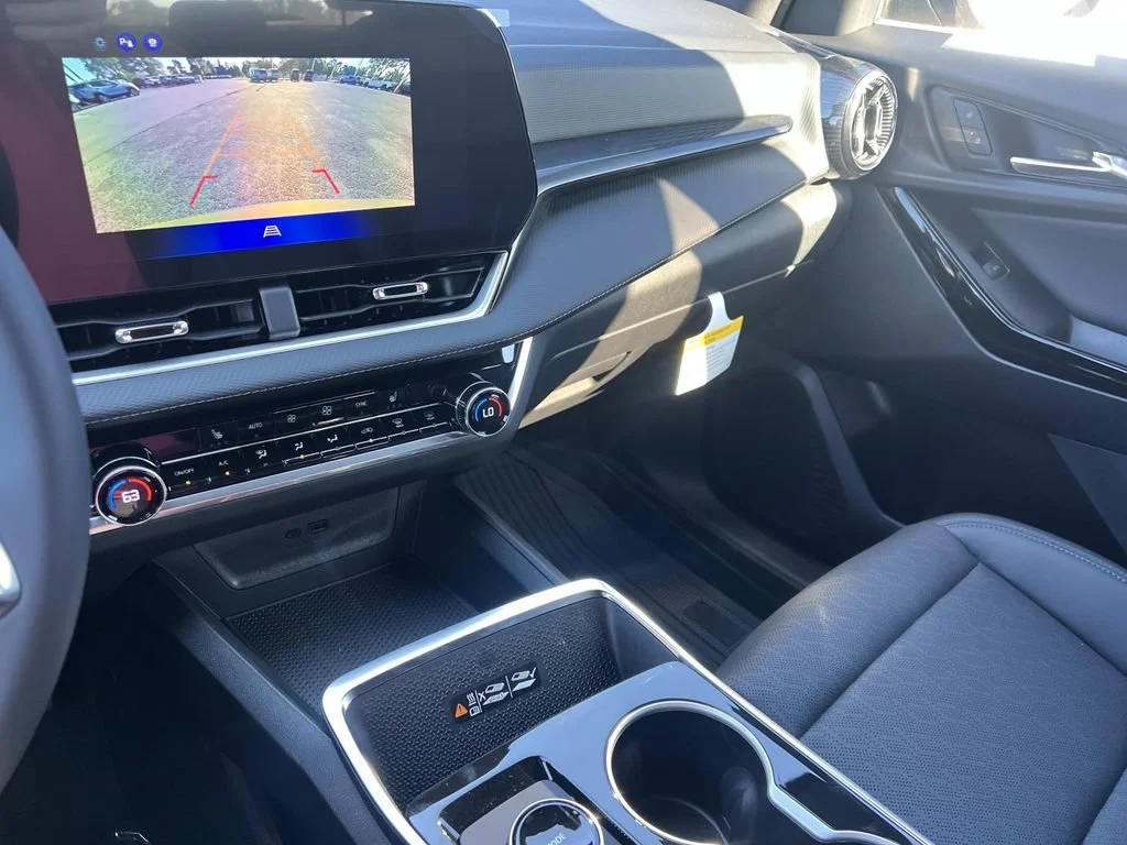 2027 Chevrolet Equinox LT - Photo 24