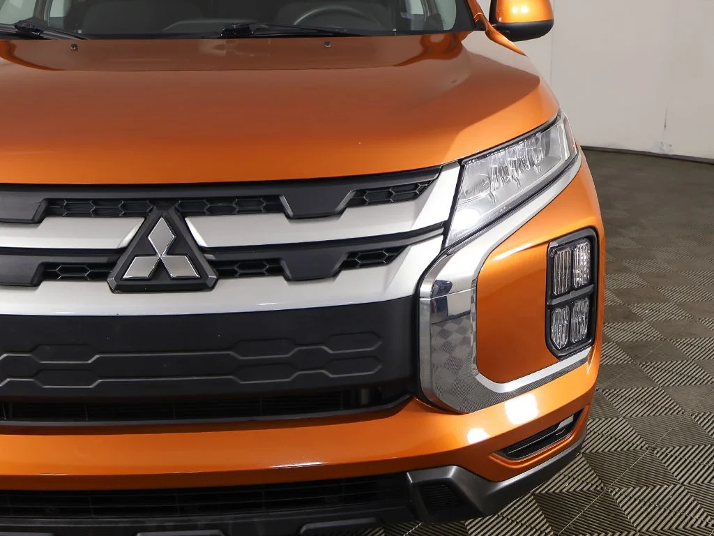 Used 2022  Mitsubishi 2.0 ES image 11