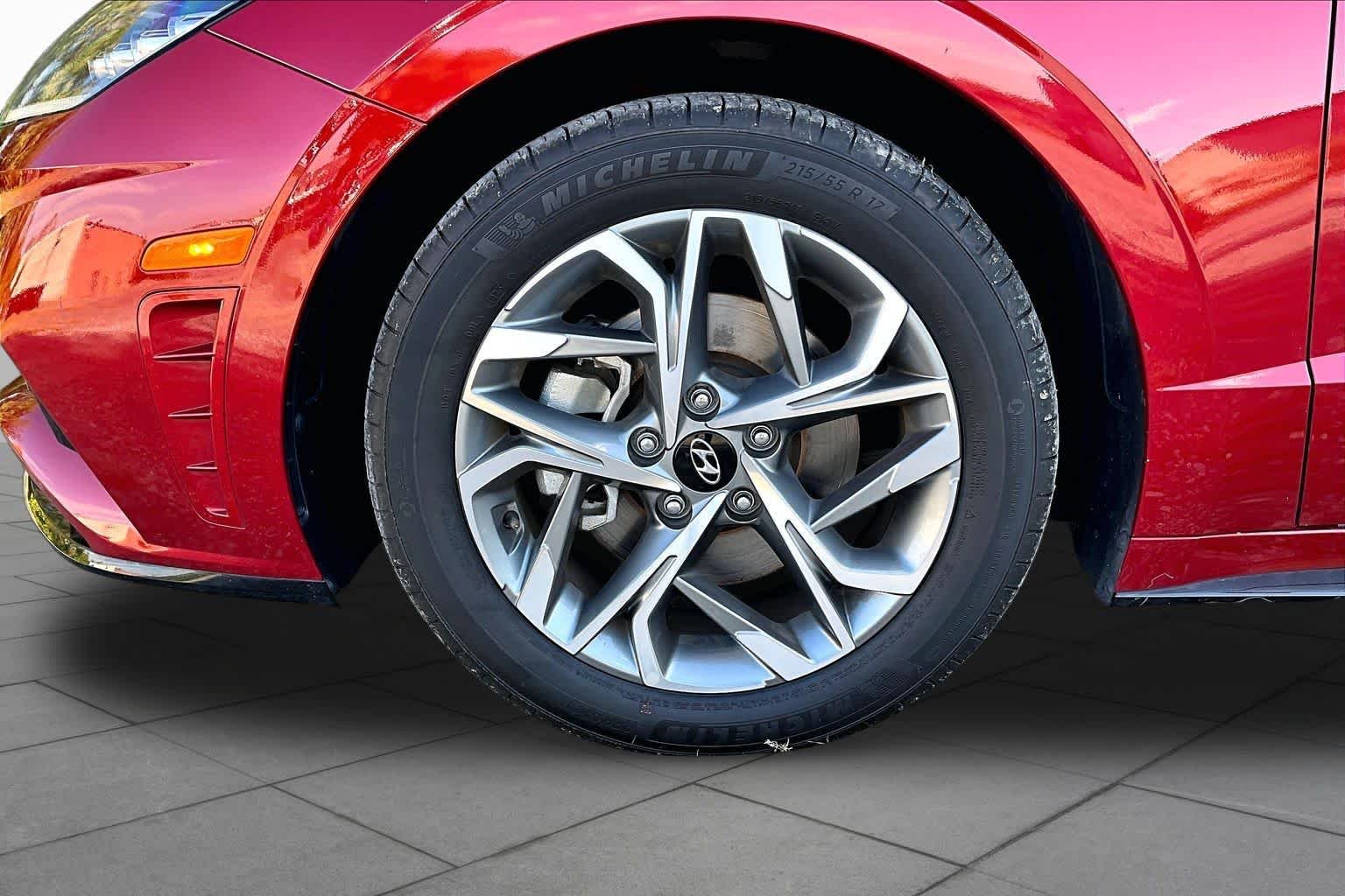 Used 2023 Ultimate Red Hyundai SEL image 11