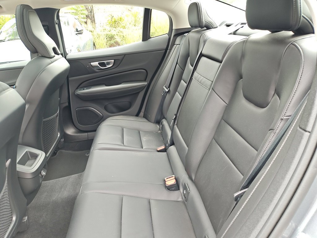 Used 2020 Gray Volvo T5 Momentum image 6